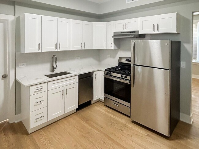 Photo - 1940 W Winona St Unit 1