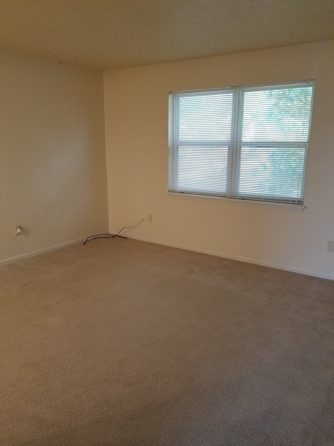 Building Photo - 746 Demaret Dr Unit 746 #4 - Demaret