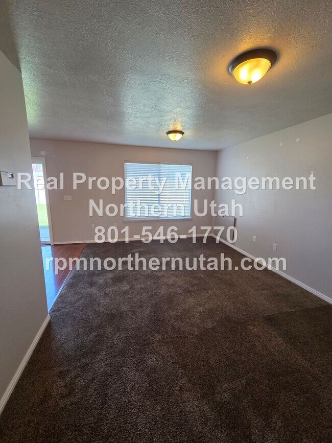 Photo - Lovely 2 Bedroom Townhome in Harrisville Available!!