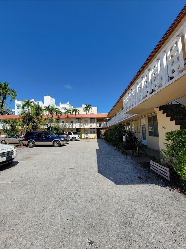 Building Photo - 441 Collins Ave Unit 12A