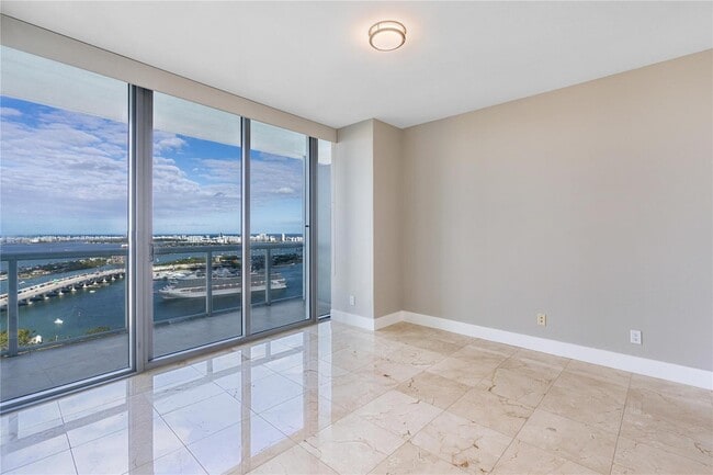Photo - 888 Biscayne Blvd Unidad 4311