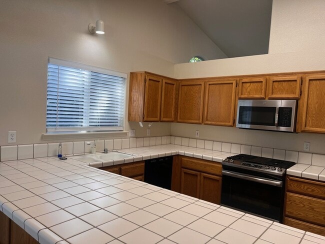 Photo - 4 Bedroom Home With Pool!