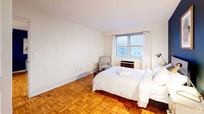 2BR, 1.5BA - 818SF