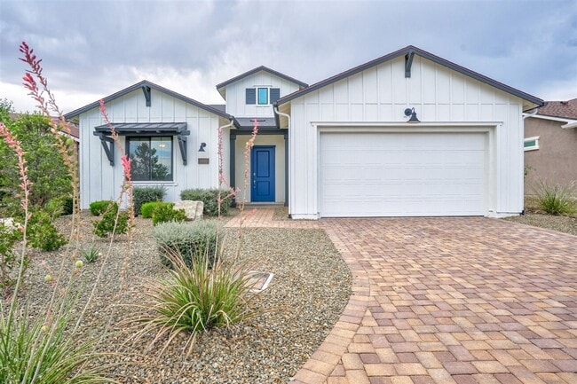 Building Photo - 3 bedroom, 2 bathroom Model Home in Westwood