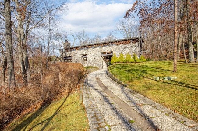 Building Photo - 53 Woods Rd