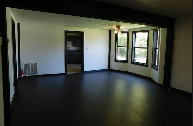 Photo - 3115 W 40th St