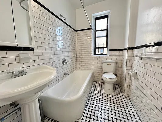 Photo - East 201st Street