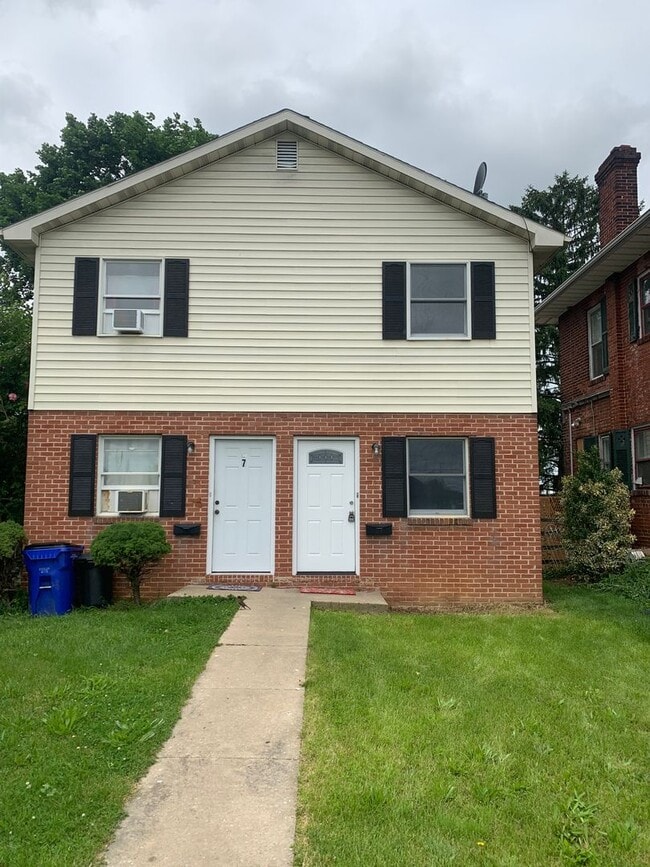 Building Photo - S. Mont Valla Avenue Unit 7 S. Mont Valla Avenue