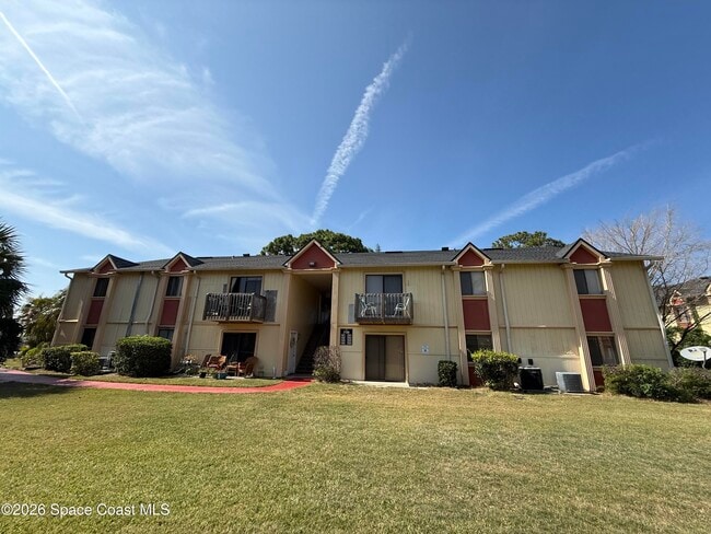 Building Photo - 2100 Forest Knoll Dr NE Unit 00-202