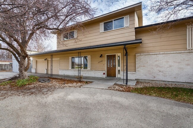 Building Photo - Large home with shop on over 1/2 acre.