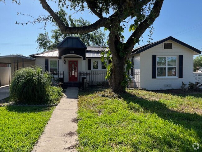 Building Photo - 802 N 5th St Rental