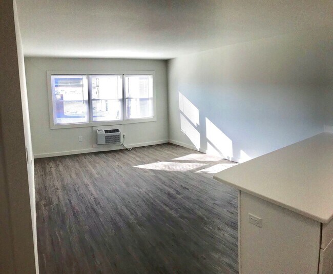 Photo - 320 7th Ave