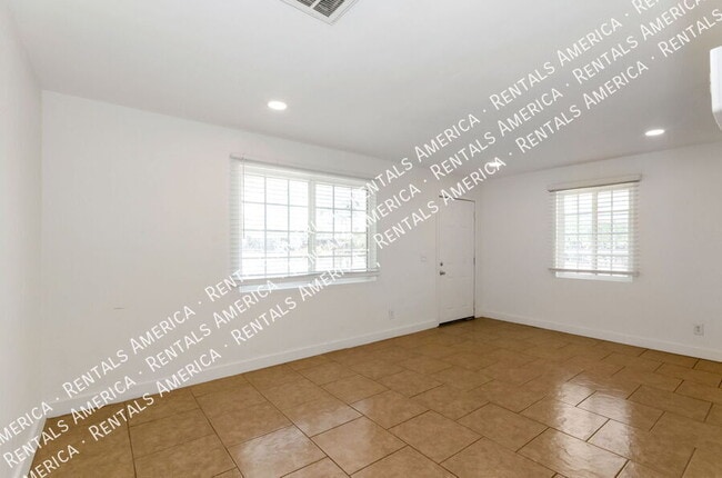 Photo - 525 E Linden St