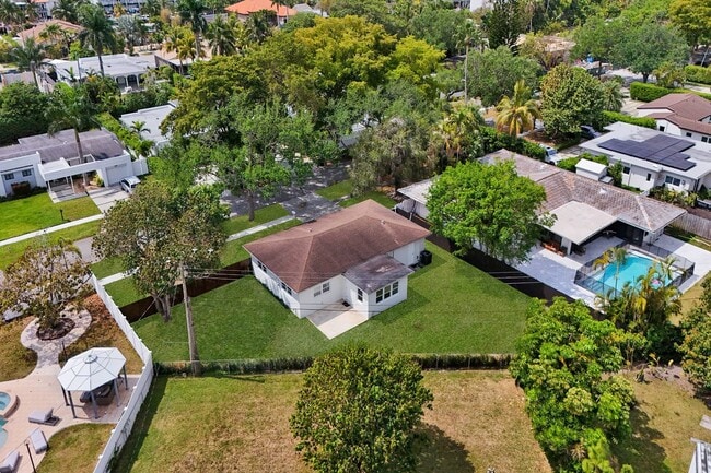 Photo - 2125 Alamanda Dr