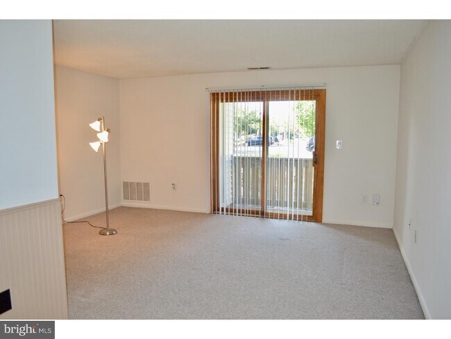 909 Ravens Crest Dr