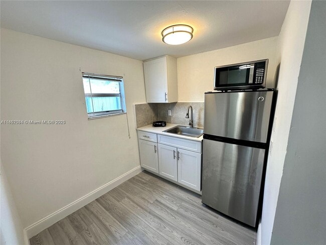 Building Photo - 341 NW 61st Ave Unit 3 Rental