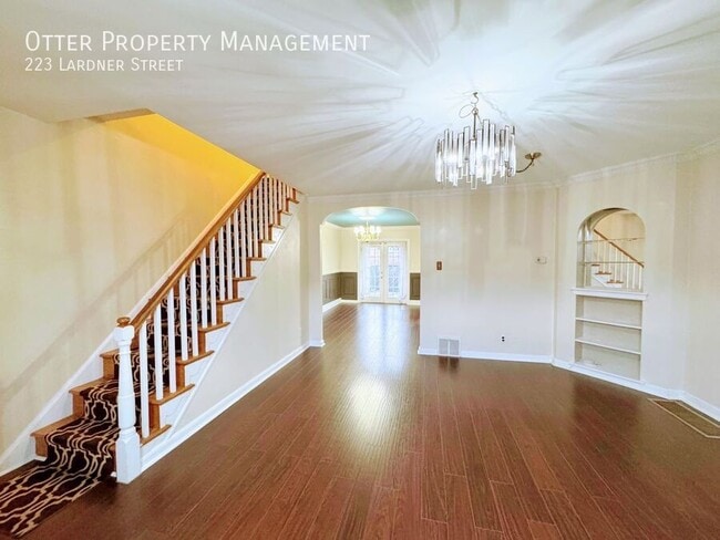 Photo - 223 Lardner St