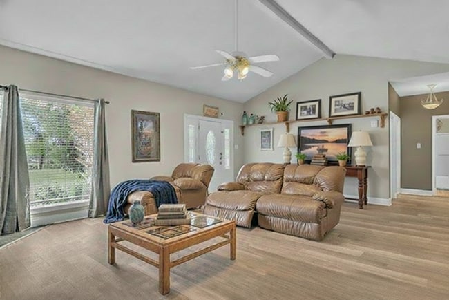 Photo - 4/2 on 2 acreas  Longview ISD