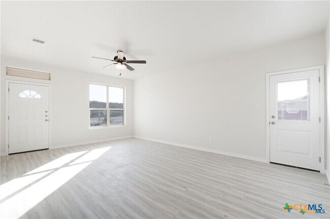 Photo - 508 W Avenue B