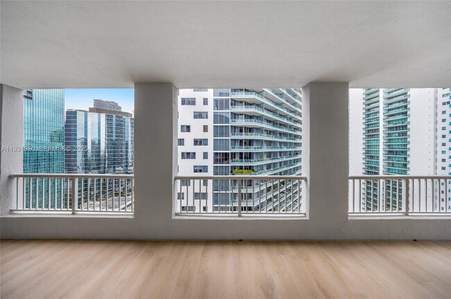 Photo - 170 SE 14th St Unidad 2701