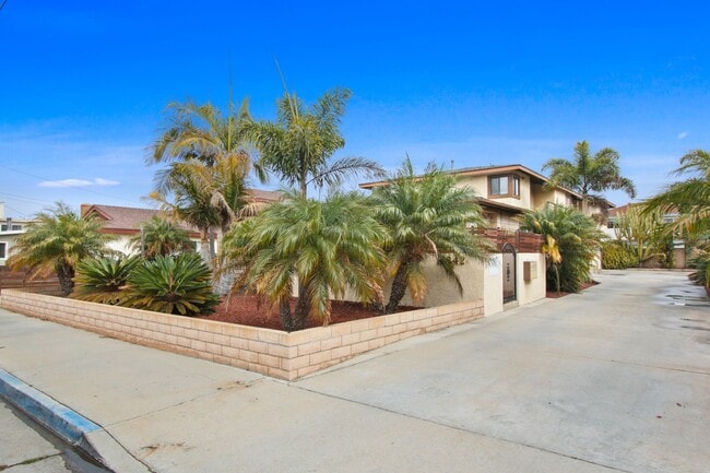 Building Photo - 3 bed 2 bath fully renovated apartment near Huntington Harbour Unit 16842 Hoskins Ln. A