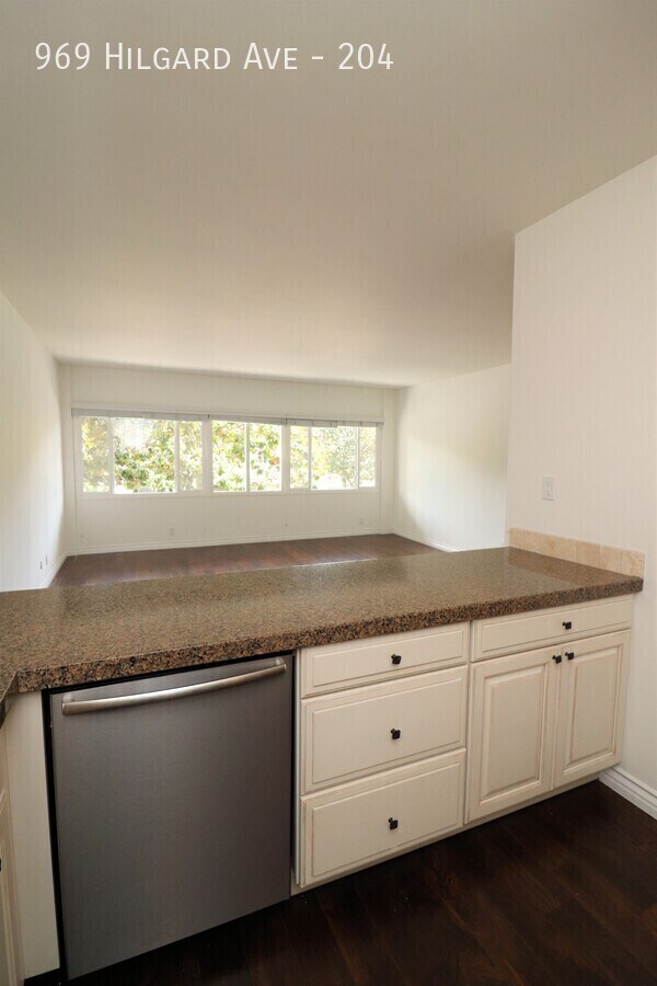 Photo - 967 Hilgard Ave Unit 204