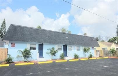 Building Photo - 14125 Palm St Unit 4