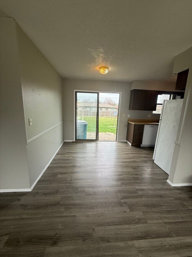 Photo - Spacious 2 bedroom 1 bathroom duplex in a great location!