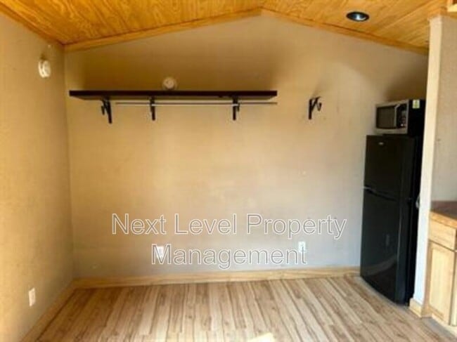 Photo - 1263 2nd Ave E