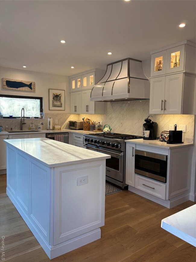 Building Photo - 40 Bonac Woods Ln