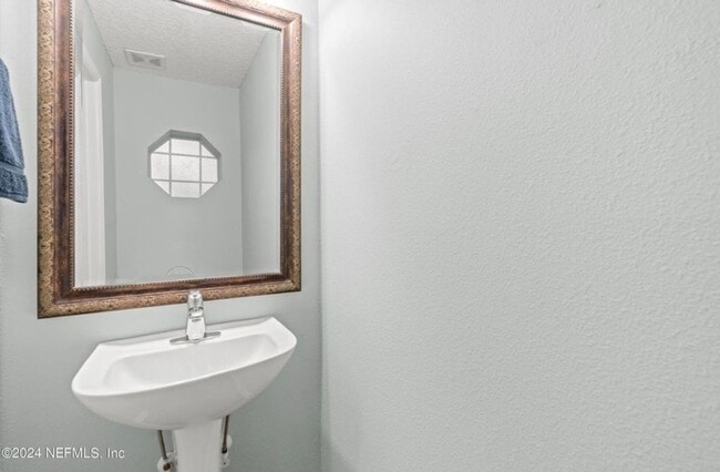 Photo - 11565 Hickory Oak Dr