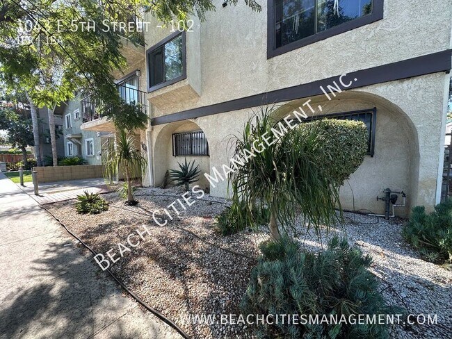 Photo - 1043 E 5th St
