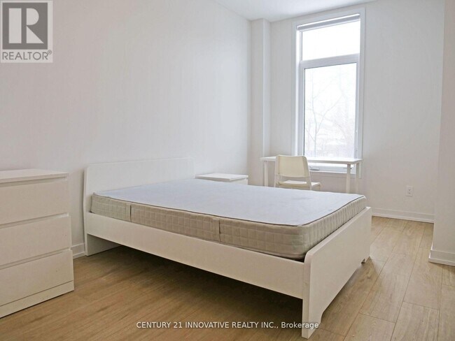Photo - 1720 Simcoe St N