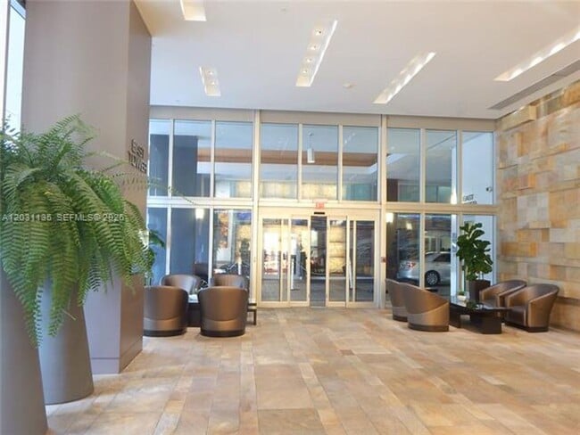 Photo - 500 Brickell Ave Unidad 500 Brickell Ave # 1808