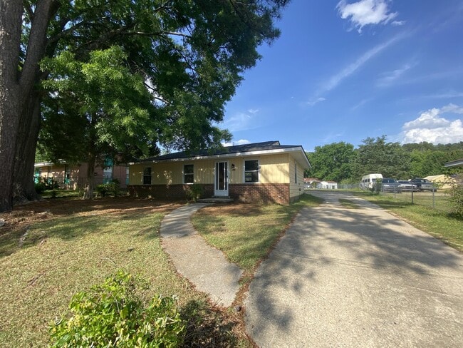 Building Photo - 717 Lunar Dr