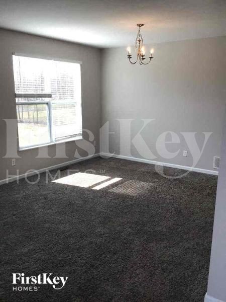 Photo - 1727 Declaration Dr W