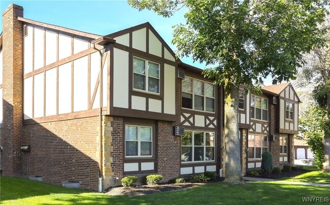 Building Photo - 8 Chestnut Ridge Ln Rental