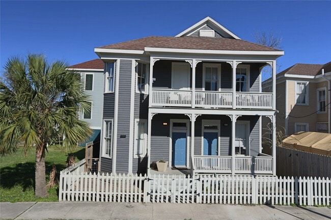 Building Photo - 304 18th St Rental