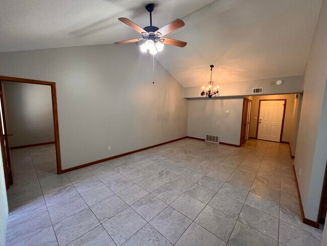 Photo - 2904 Alpine Pl