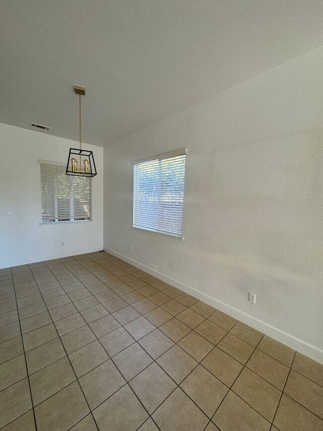 709 Woodacre Dr