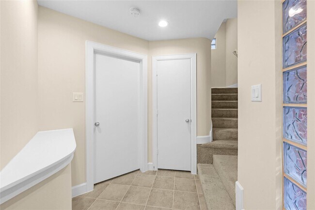 Photo - 8731 Bryam St