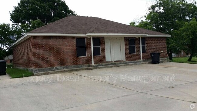 Building Photo - 641 Woodard Ave Rental