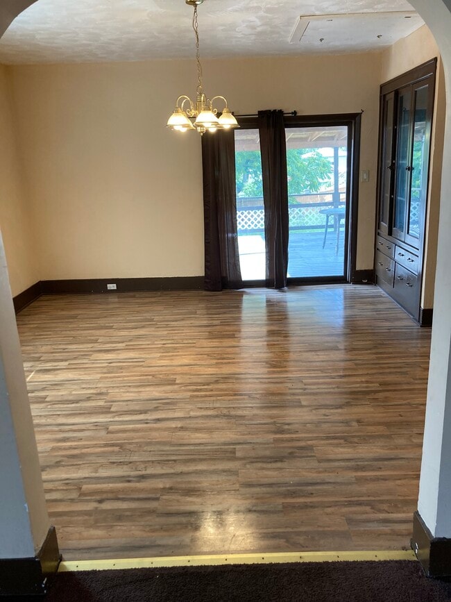 Building Photo - 89 W Walnut St Rental