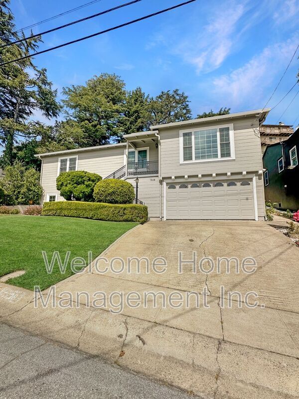 Photo - 1228 Sandelin Dr