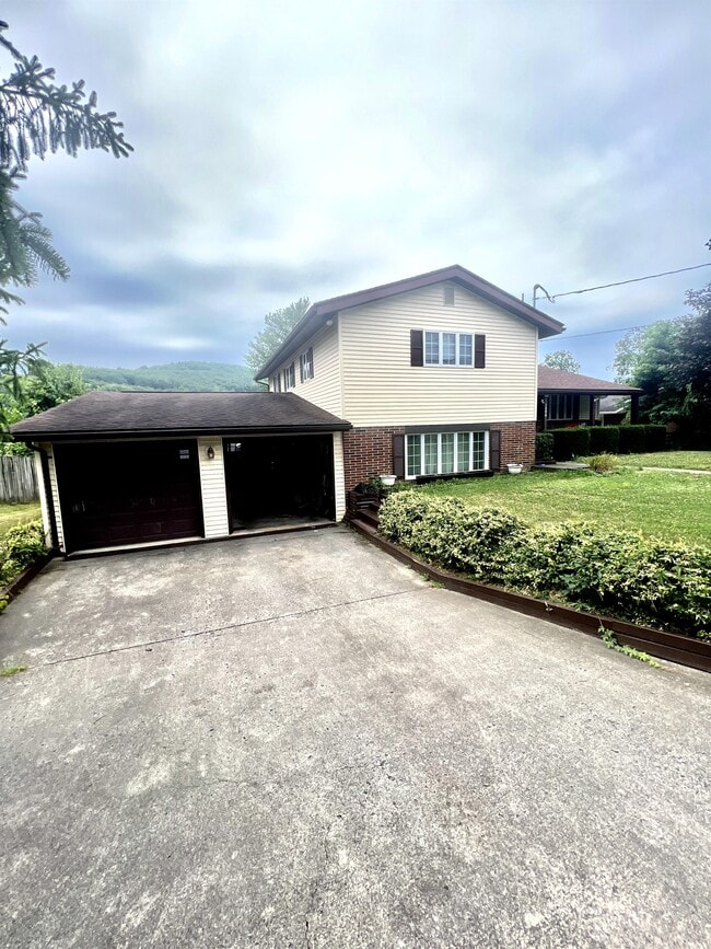 Photo - 1204 Philip St