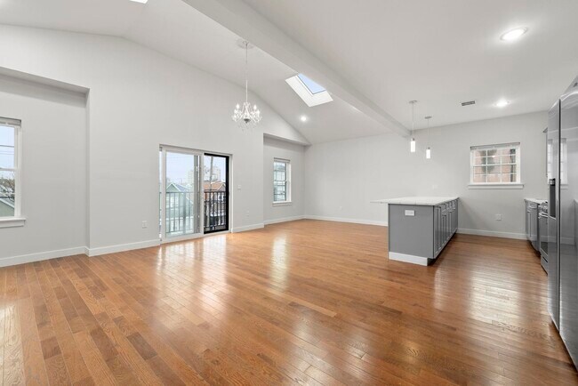 Photo - 41 E 16th St Unidad 2