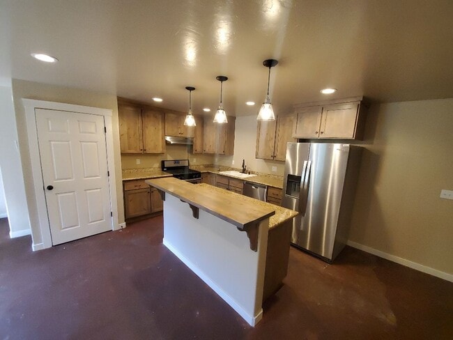 Photo - 6326-6328 Lee Ann [PRM: Andrew] (2) Unit 6326 Lee Ann [PRM: Andrew]