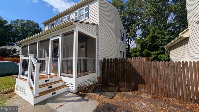 Building Photo - 5813 Shana Pl