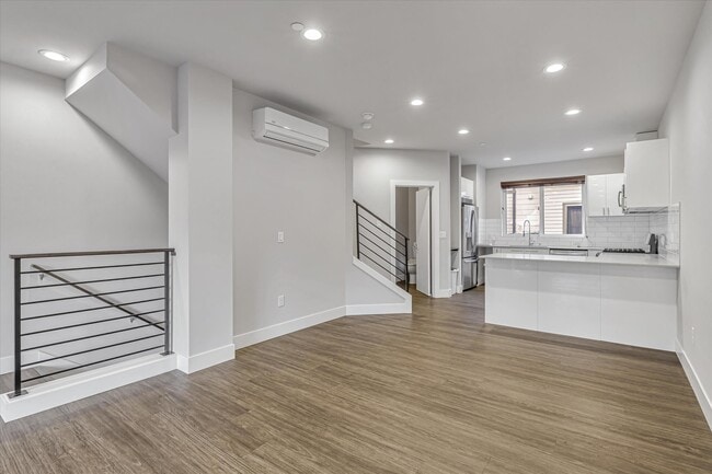 Photo - 510 Coho Walk SE