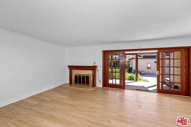 23032 Mobile St